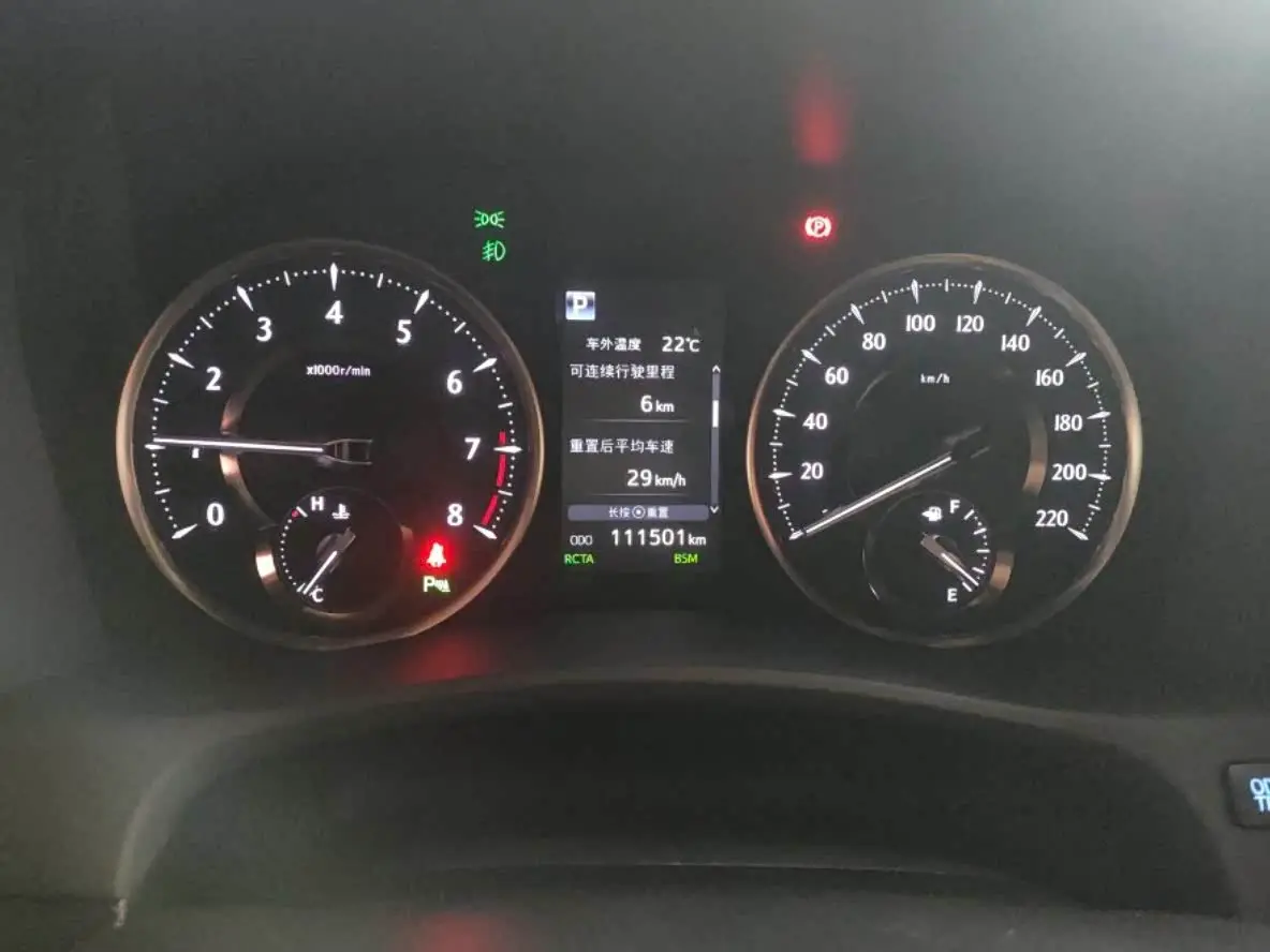 Toyota Alphard 2018 — Photo 17/17