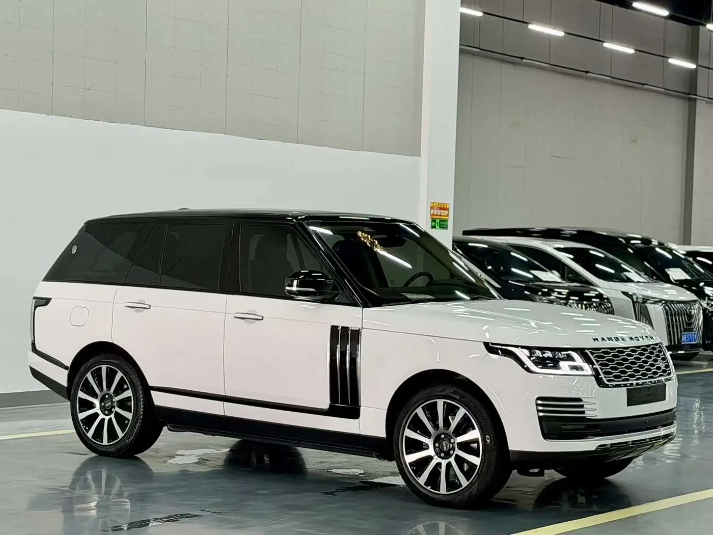 Land Rover Range Rover 2017 — ფოტო 3/9