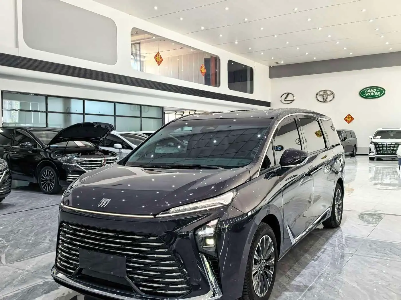 Buick GL8 2025 — ფოტო 1/11