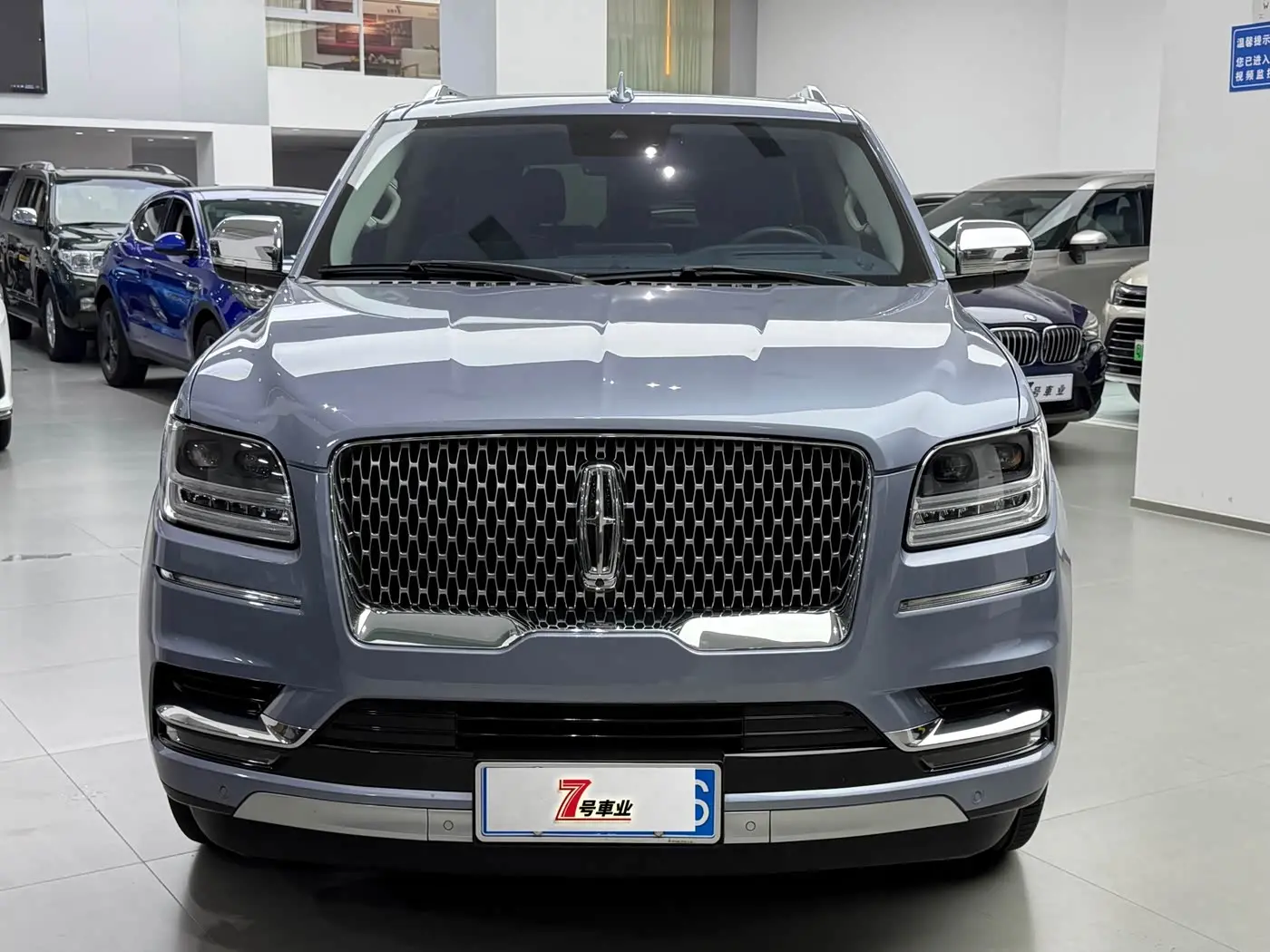 Lincoln Navigator 2019 — Photo 3/16
