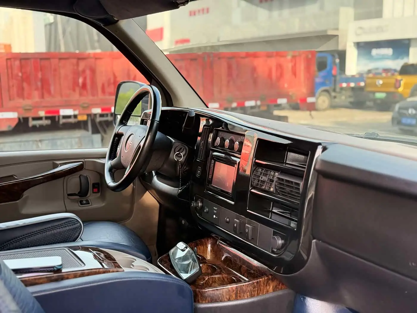 GMC Savana 2016 — Şəkil 9/14