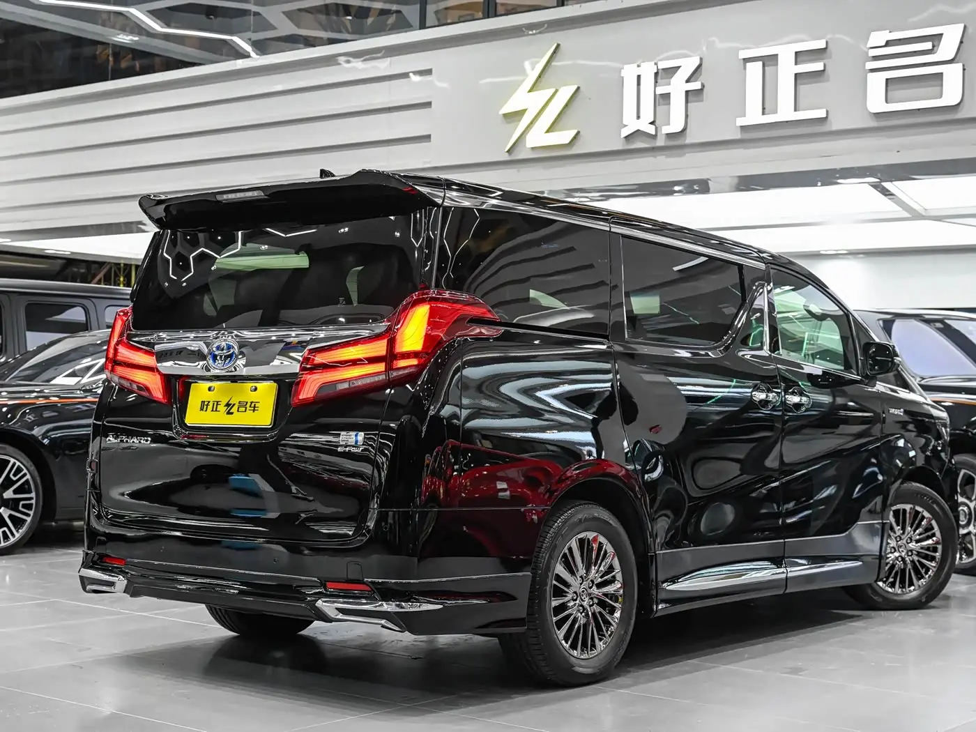 Toyota Alphard 2022 — Фото 6/20