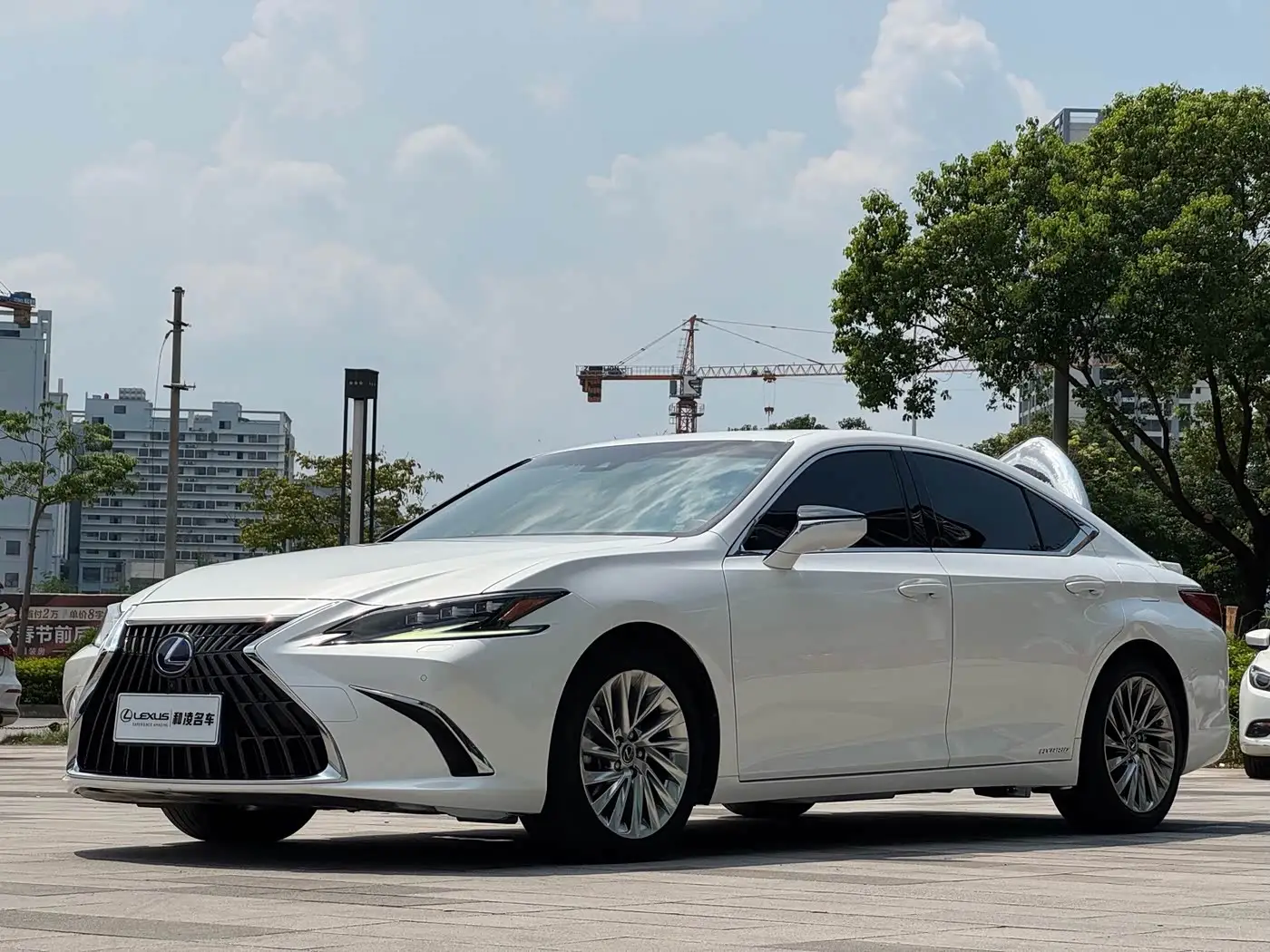 Lexus ES, 2022