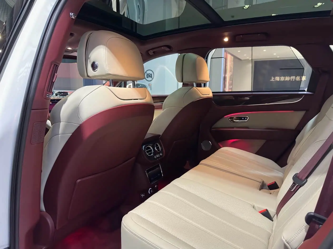 Bentley Bentayga 2021 — Фото 17/20