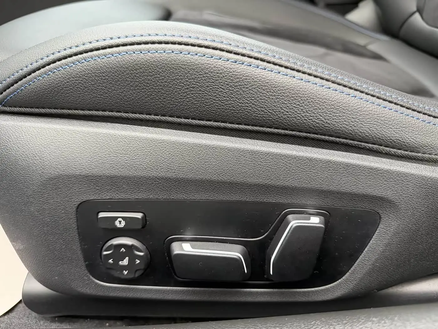 BMW M2 2025 — Photo 8/20