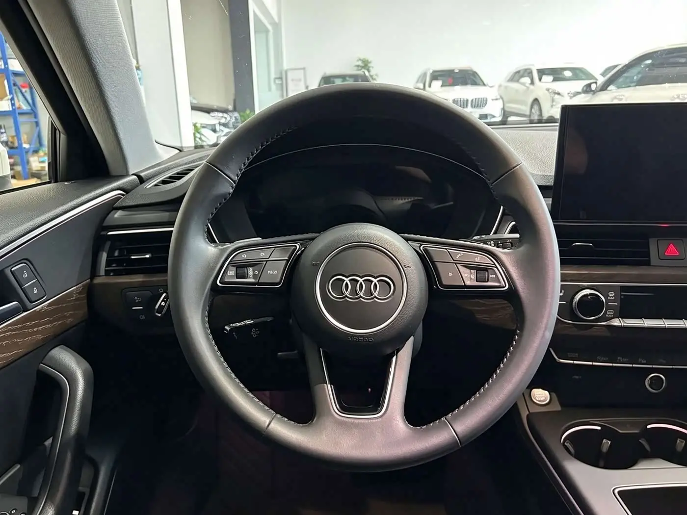 Audi A4L 2021 — Фото 11/17