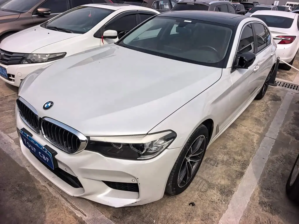 BMW 5 Series 2018 — Фото 1/12
