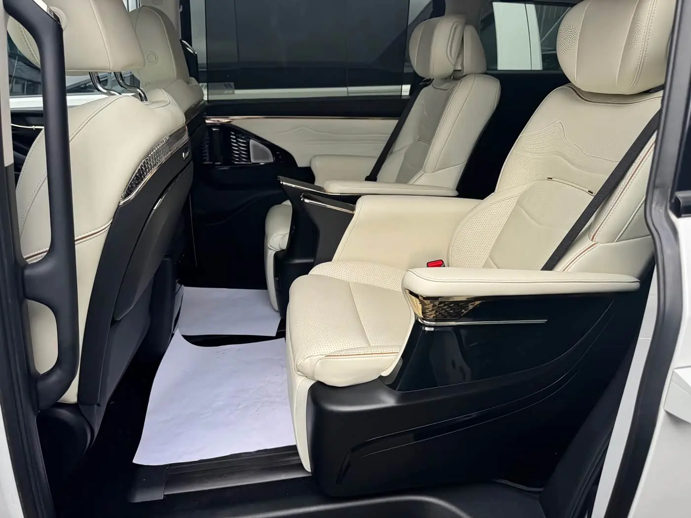 GAC Trumpchi Trumpchi E9 2023 — Photo 12/18