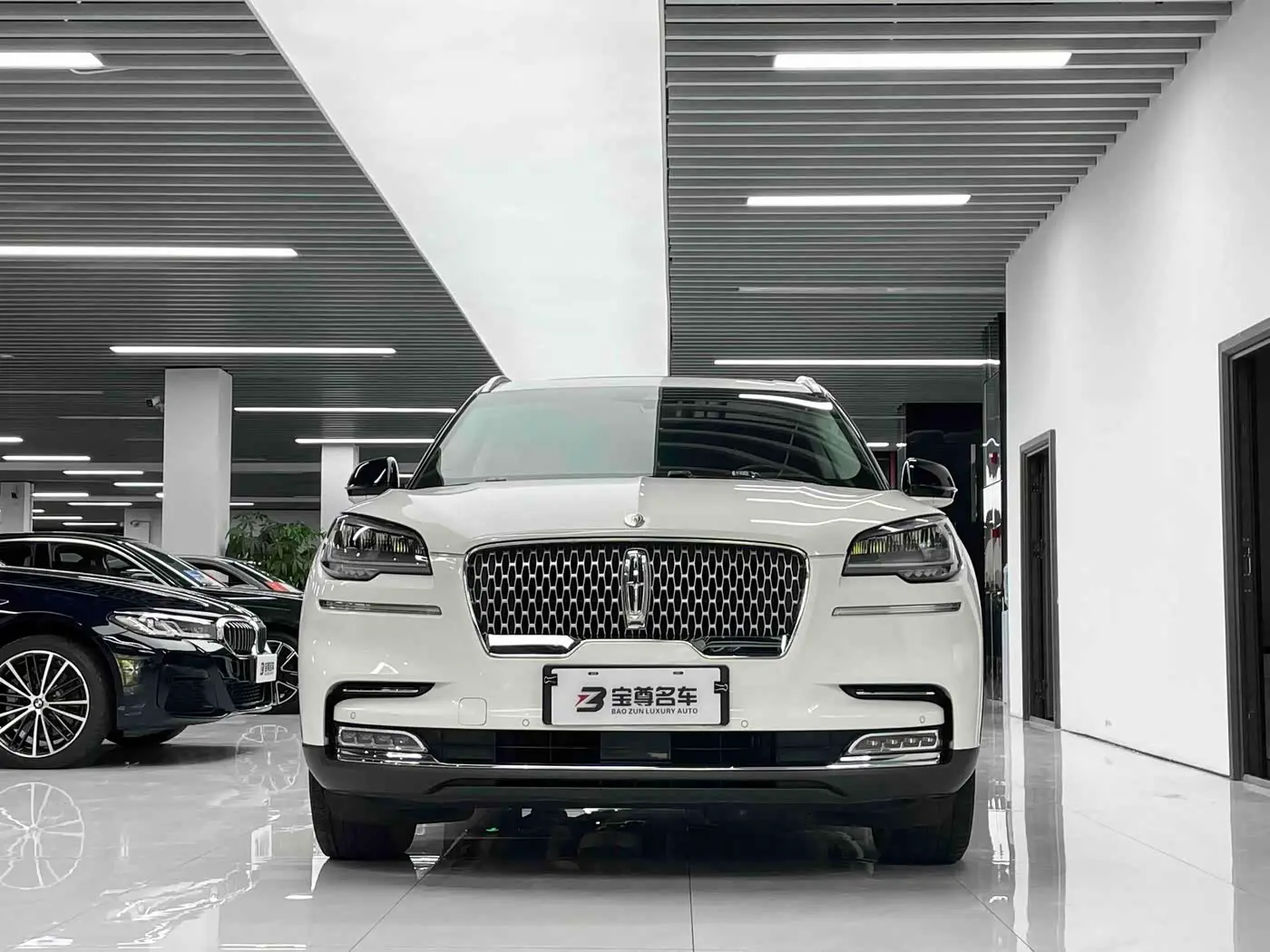 Lincoln Aviator 2020 — Photo 2/19