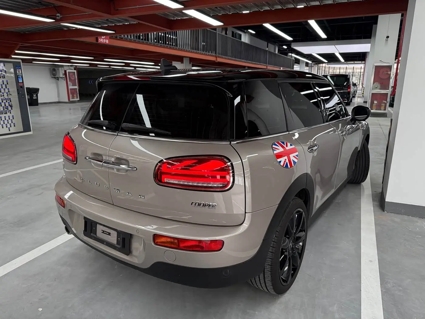 MINI CLUBMAN 2024 — Фото 14/15