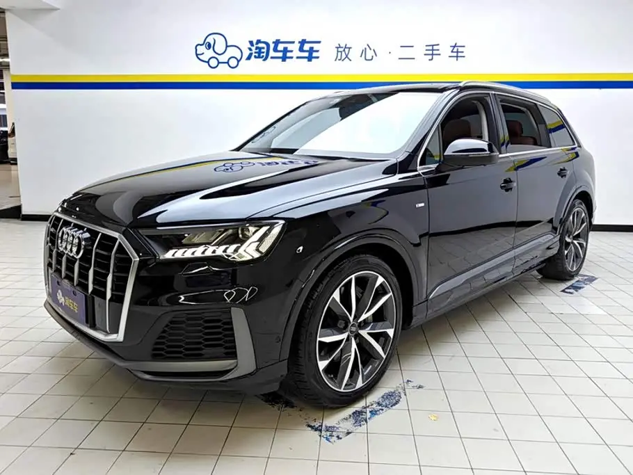 Audi Q7 2021 — Photo 1/16