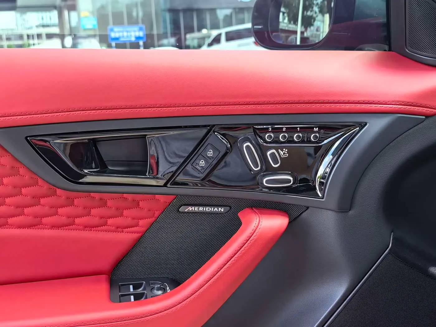 Jaguar F-TYPE 2024 — Photo 15/16