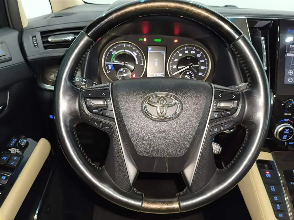 Toyota Vellfire 2021 — Photo 10/17
