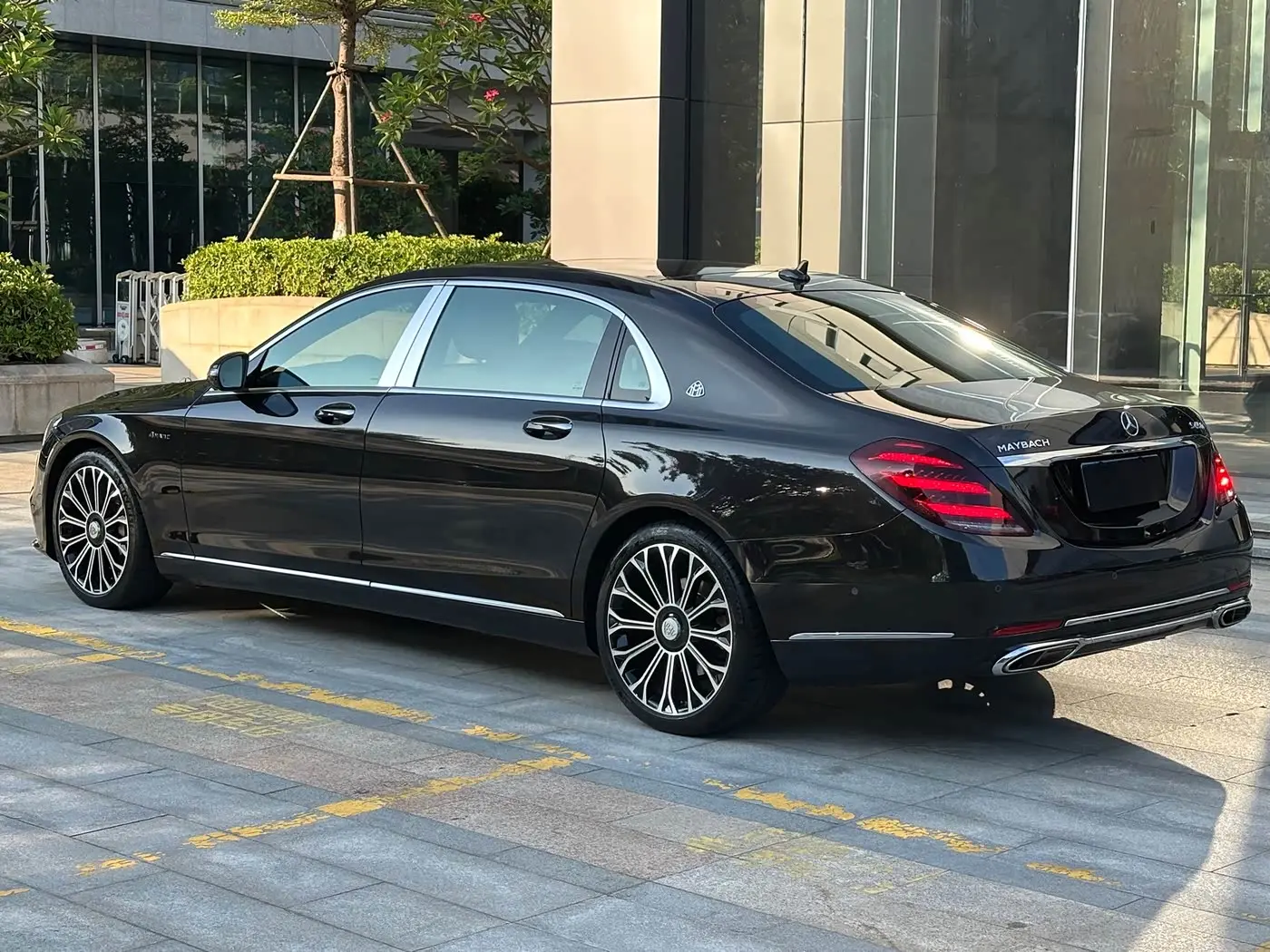 Mercedes-Benz Maybach S-Class 2020 — Photo 14/16