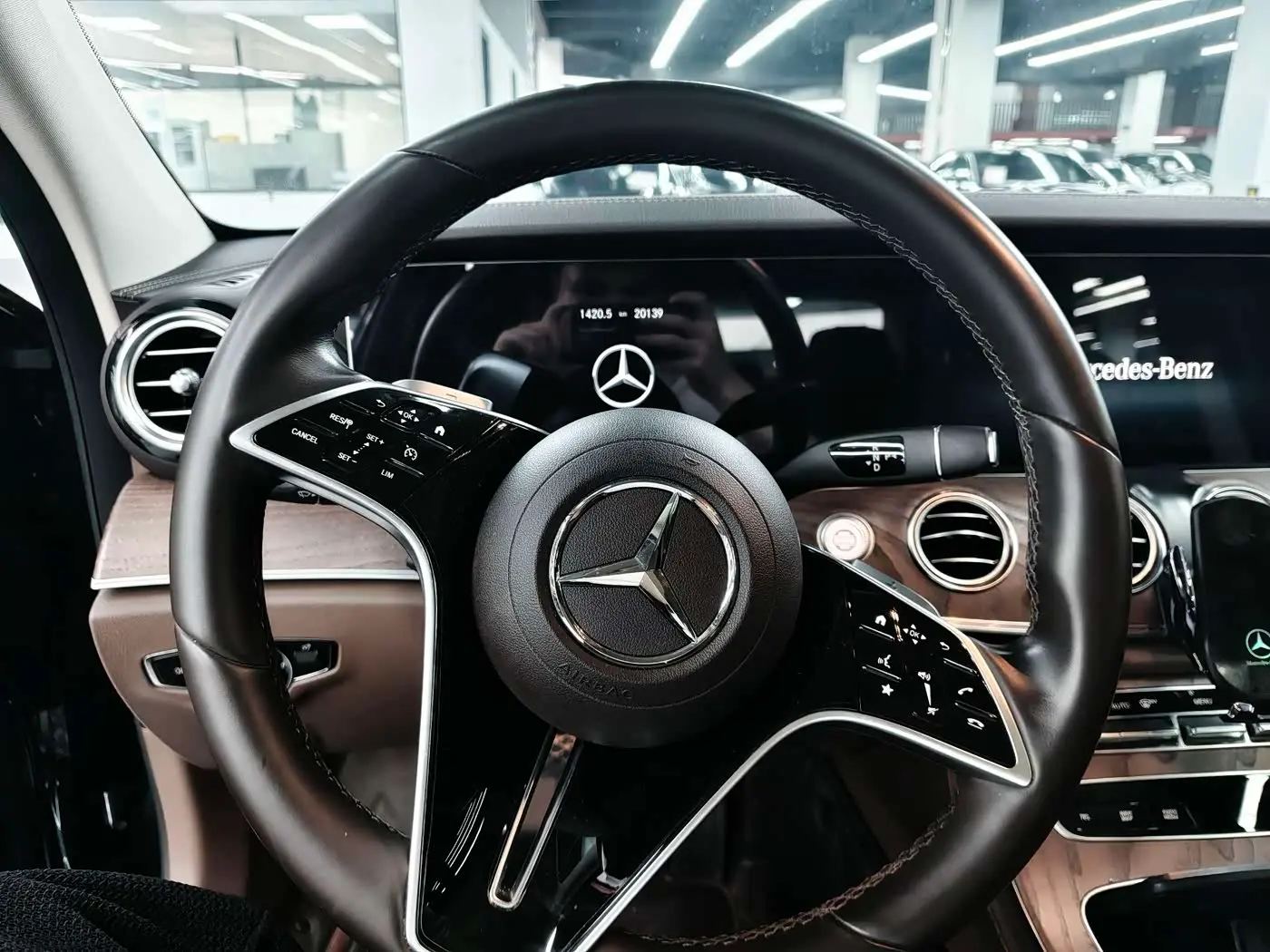 Mercedes-Benz E-Class 2023 — Photo 9/15