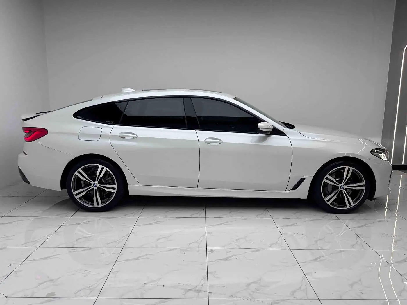 BMW 6 Series GT 2022 — Photo 13/16