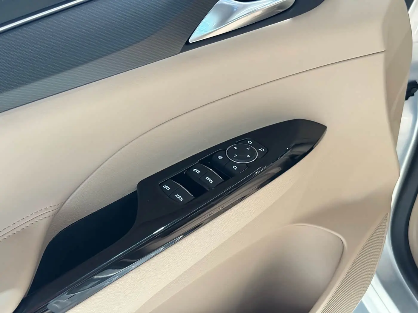 Buick GL8 New Energy 2025 — Şəkil 18/20