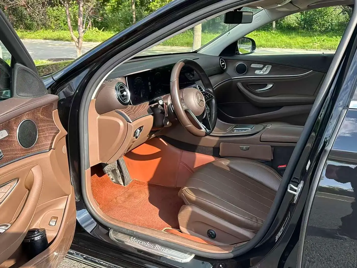Mercedes-Benz E-Class 2023 — Photo 13/13