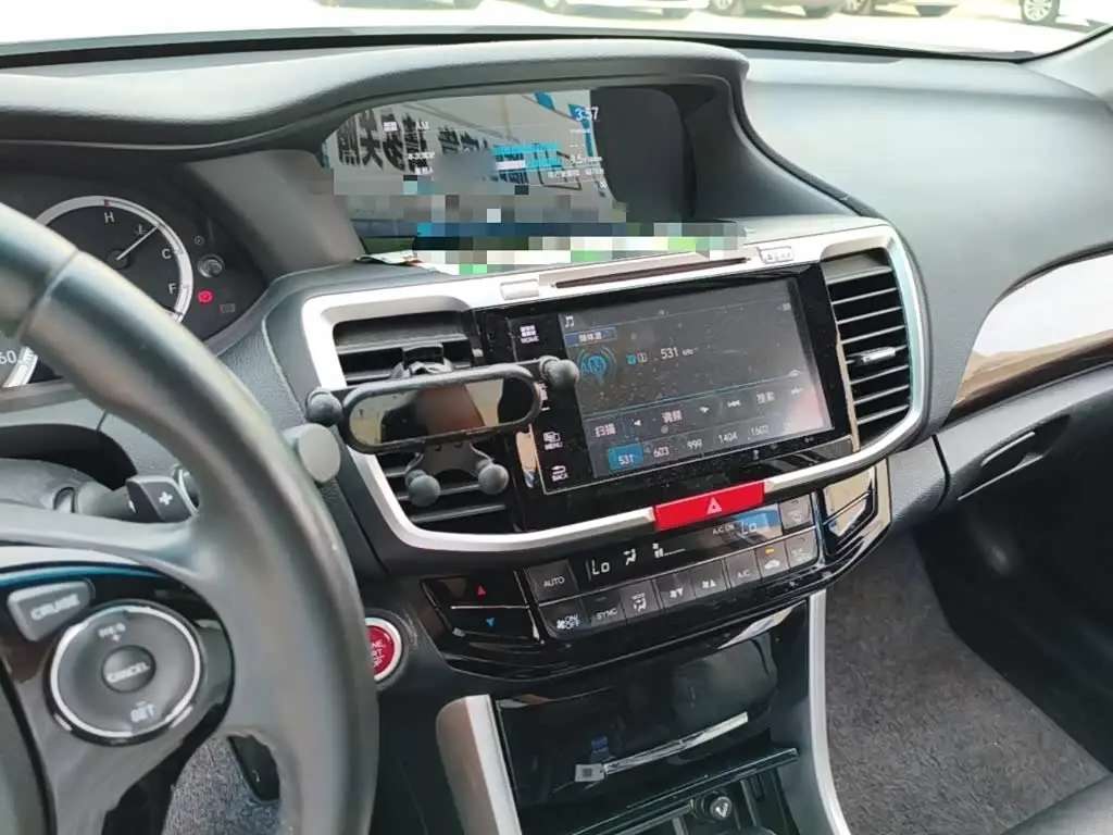 Honda Accord 2017 — ფოტო 6/20