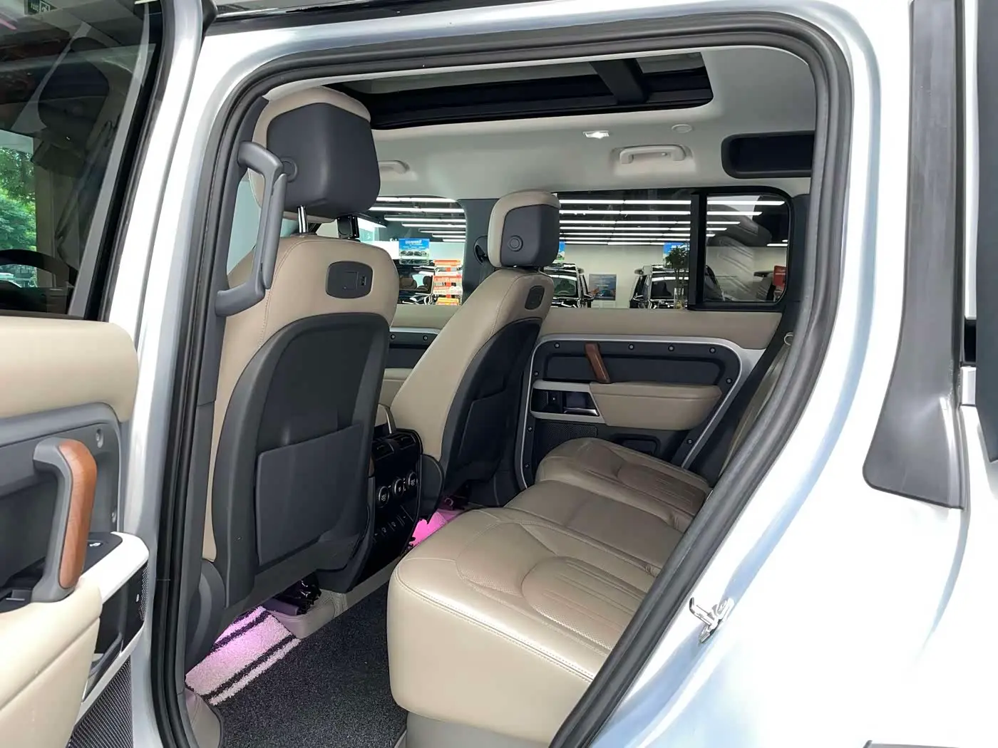 Land Rover Defender 2022 — Photo 13/20
