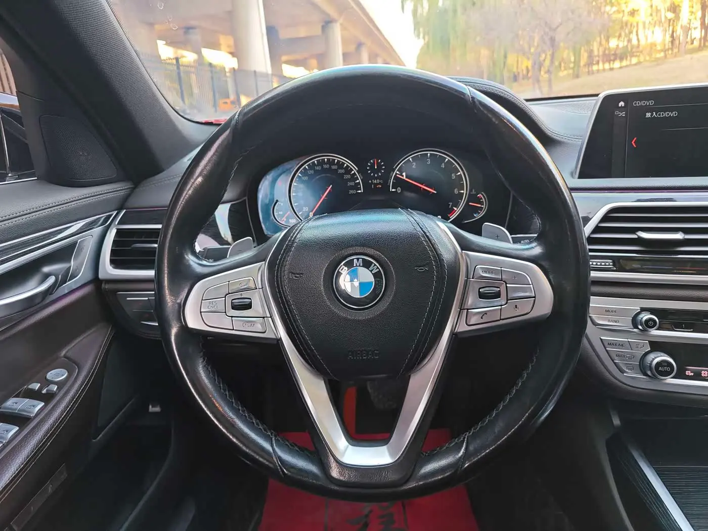 BMW 7 Series 2017 — Фото 9/14