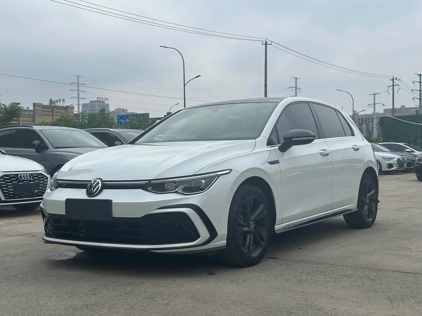 Volkswagen Golf, 2023