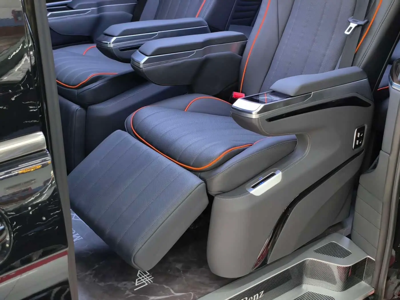 Mercedes-Benz V-Class 2020 — Photo 12/19