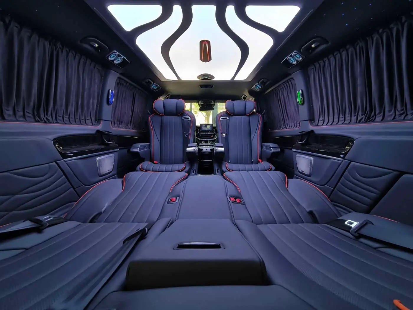 Mercedes-Benz V-Class 2020 — Photo 18/19