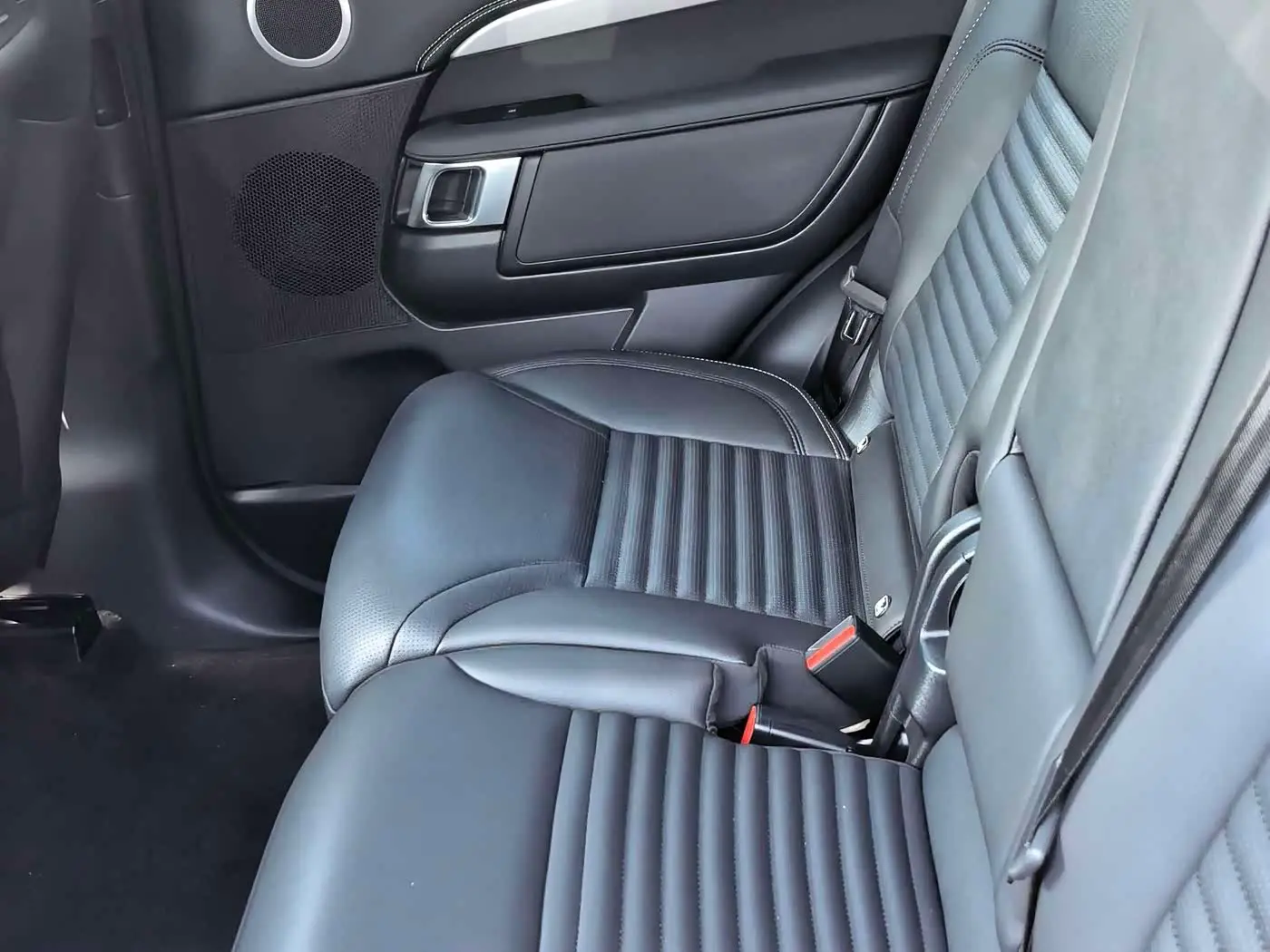 Land Rover Discovery 2026 — Photo 4/5
