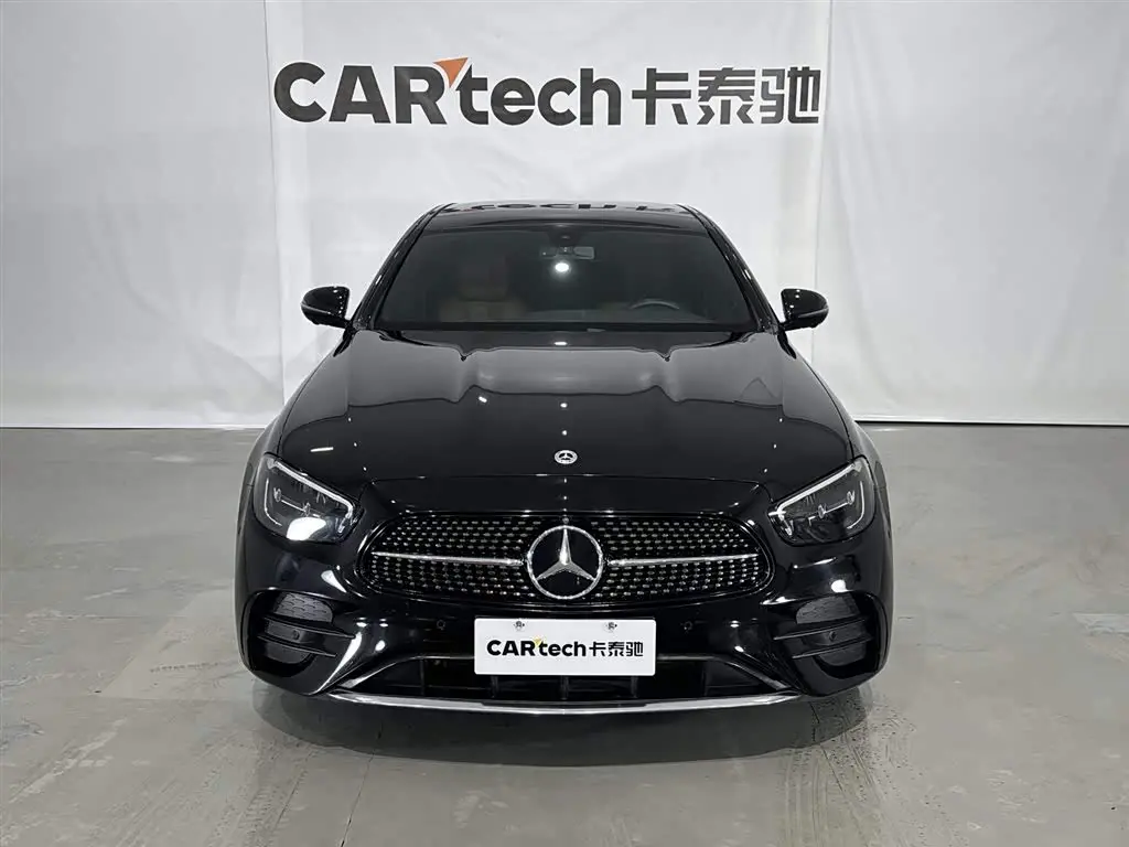 Mercedes-Benz E-Class 2023 — Photo 2/20
