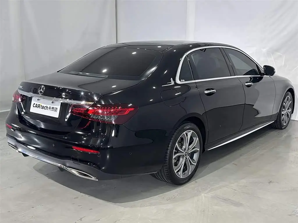 Mercedes-Benz E-Class 2023 — Photo 20/20