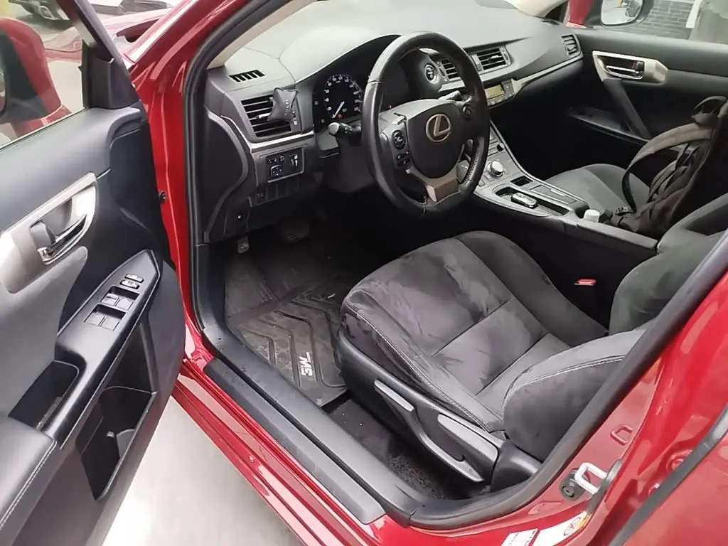 Lexus CT 2018 — Şəkil 16/20
