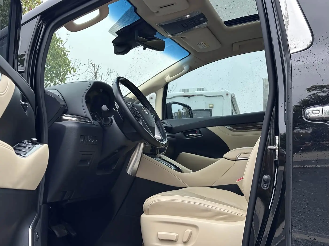 Toyota Vellfire 2022 — Photo 11/20