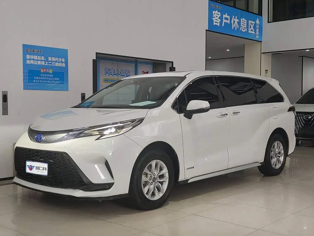 Toyota Granvia 2024 — Photo 1/11