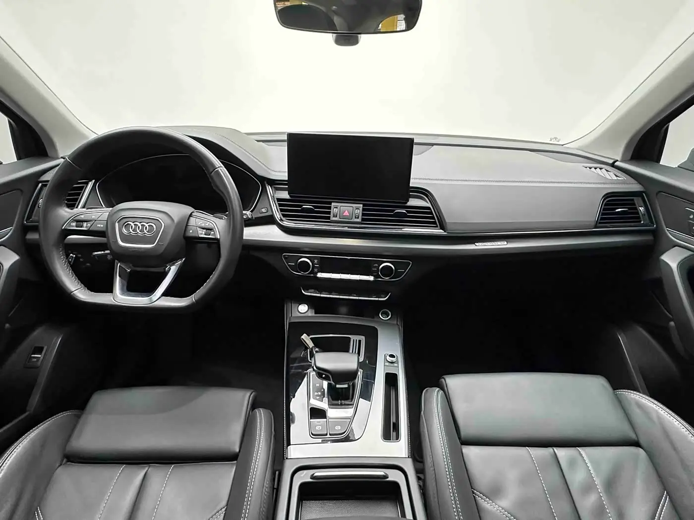 Audi Q5L 2022 — Фото 8/17