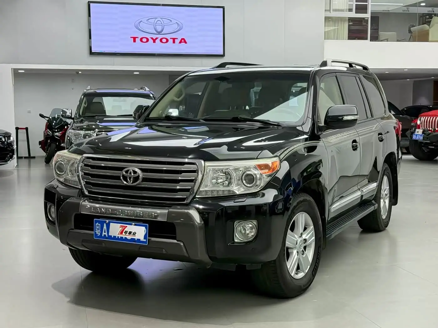 Toyota Land Cruiser 2012 — Фото 1/9