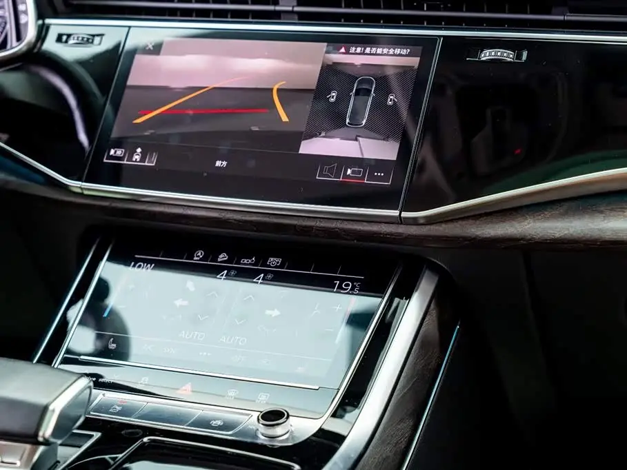 Audi Q7 2020 — Şəkil 15/20