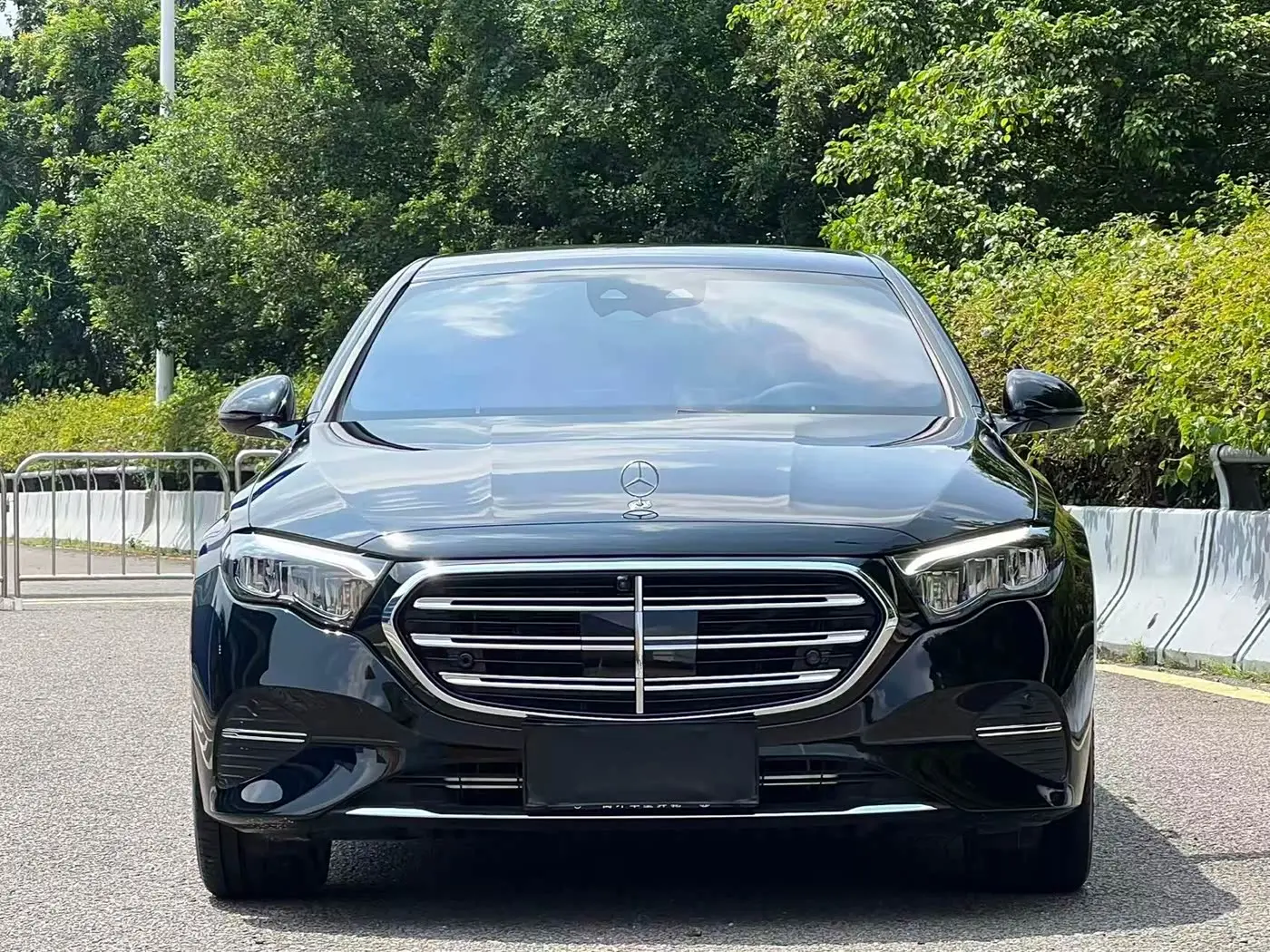 Mercedes-Benz E-Class 2025 — Şəkil 2/18