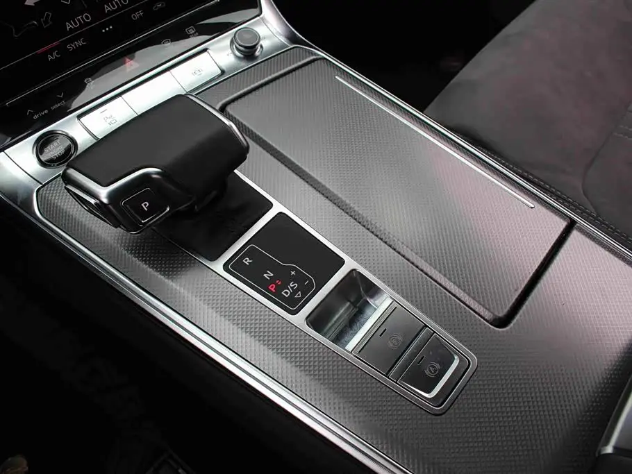 Audi A6L 2025 — Photo 7/17