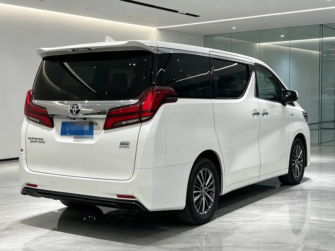 Toyota Alphard 2020 — Photo 2/10