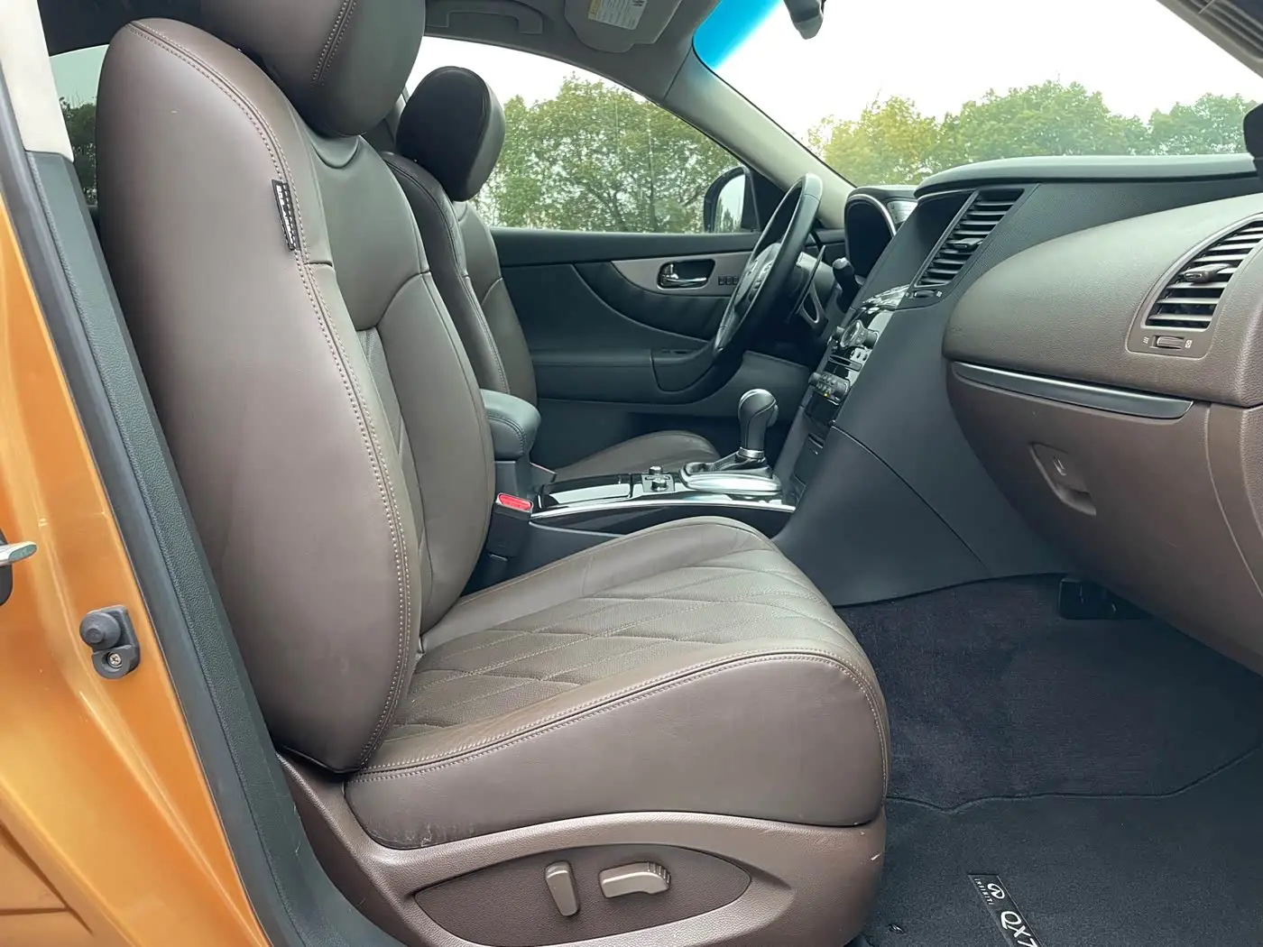 Infiniti QX70 2015 — Фото 12/17