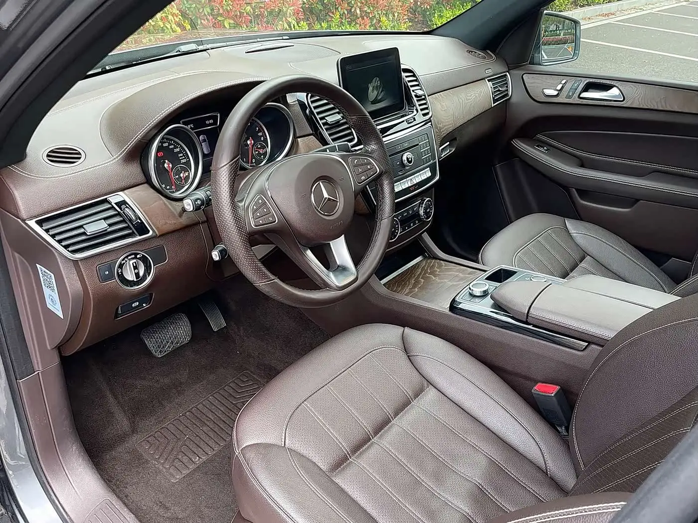 Mercedes-Benz GLE 2017 — Photo 6/17