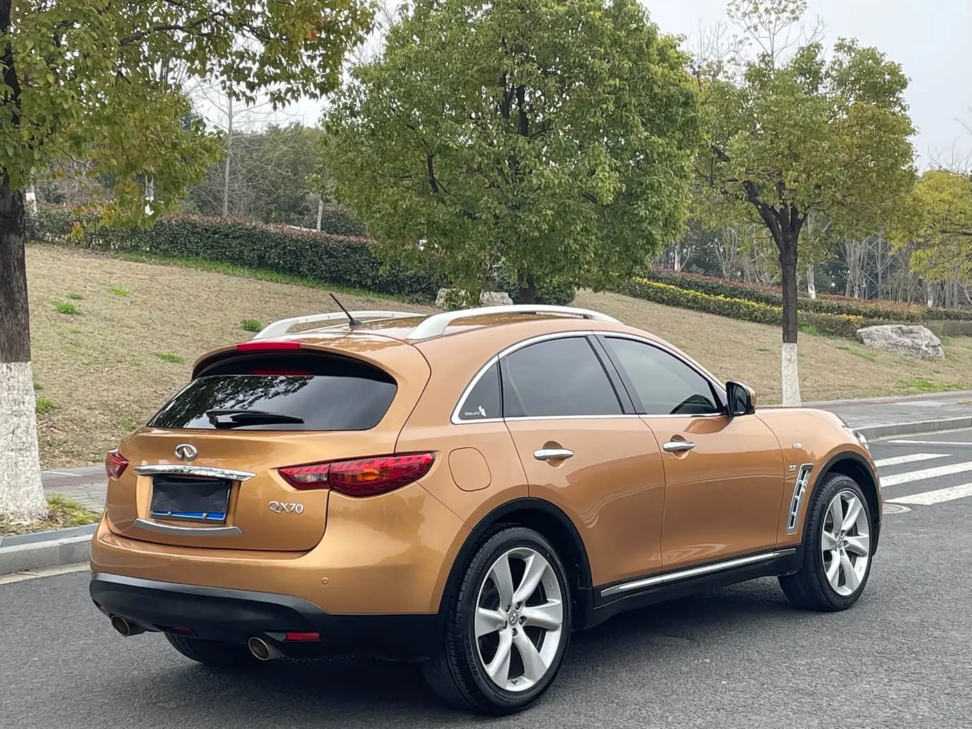 Infiniti QX70 2015 — Фото 16/17
