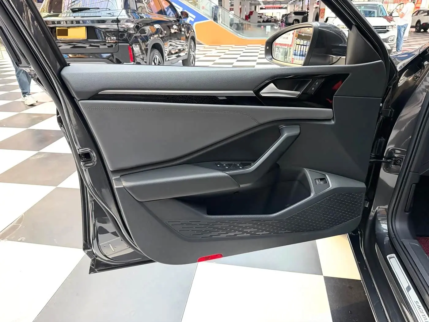 Volkswagen Sagitar 2022 — Photo 8/19