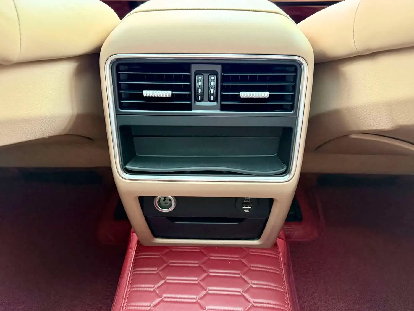 Porsche Cayenne 2019 — Photo 12/18