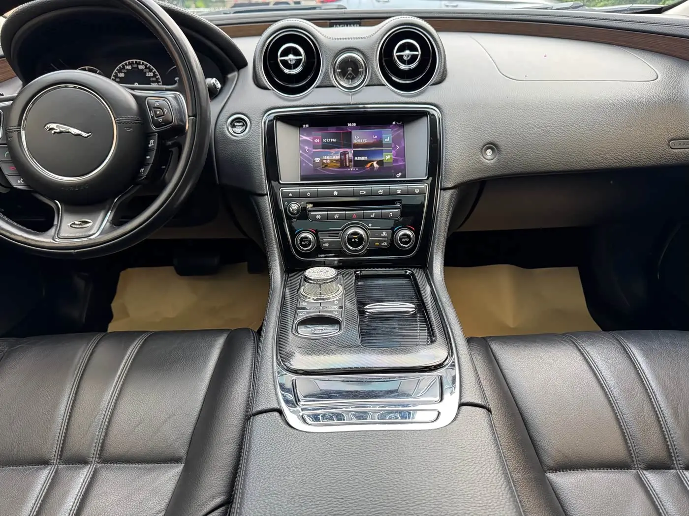 Jaguar XJ 2018 — Фото 18/20