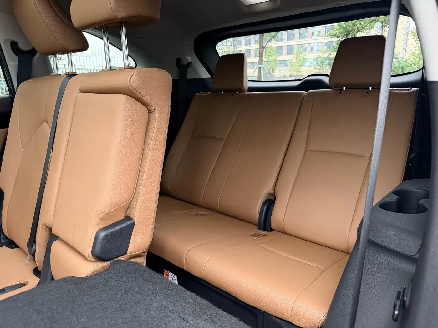 Toyota Highlander 2023 — Фото 12/18