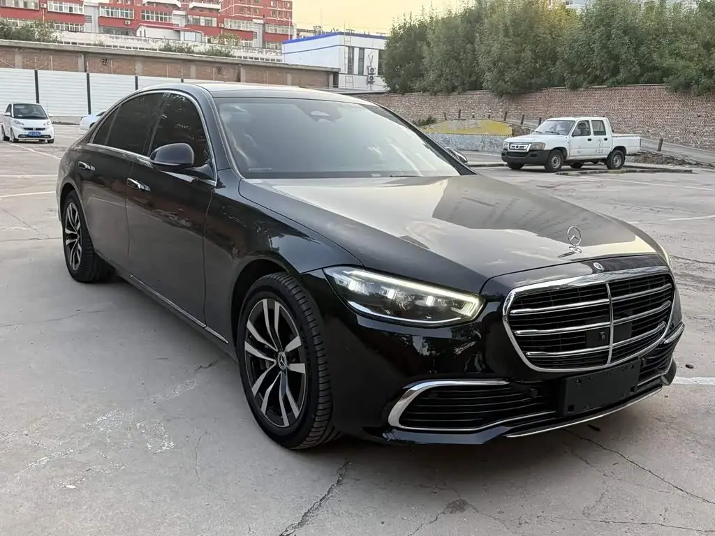 Mercedes-Benz S-Class 2023 — Photo 3/9