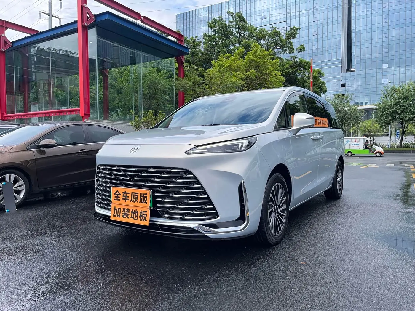 Buick GL8 New Energy 2025 — Photo 2/20