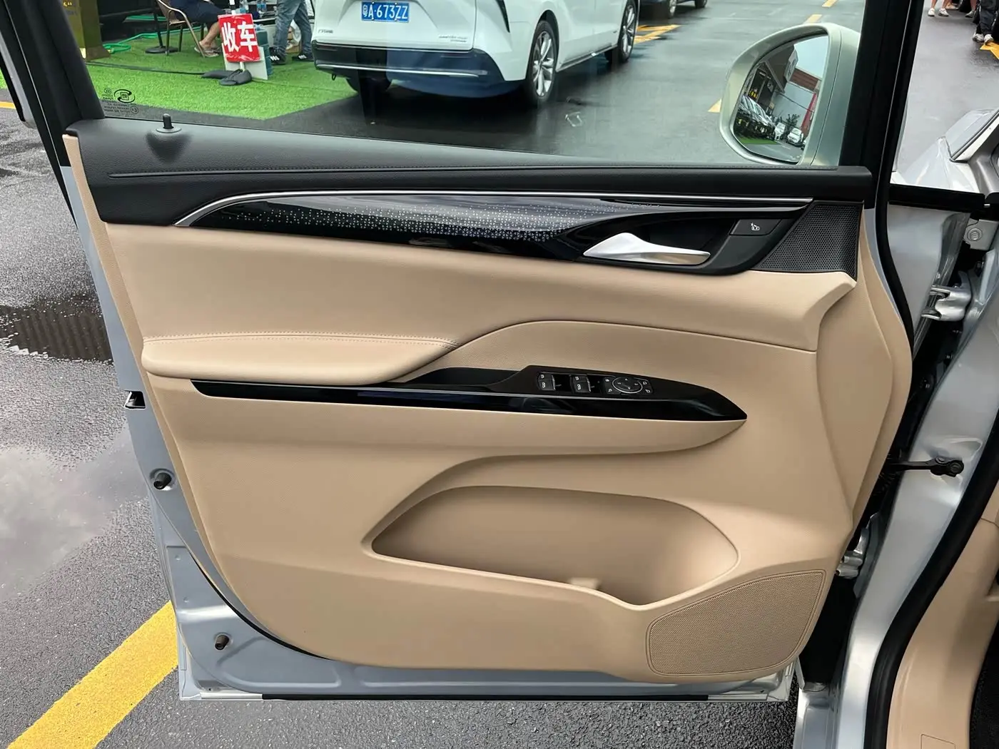 Buick GL8 New Energy 2025 — Photo 8/20